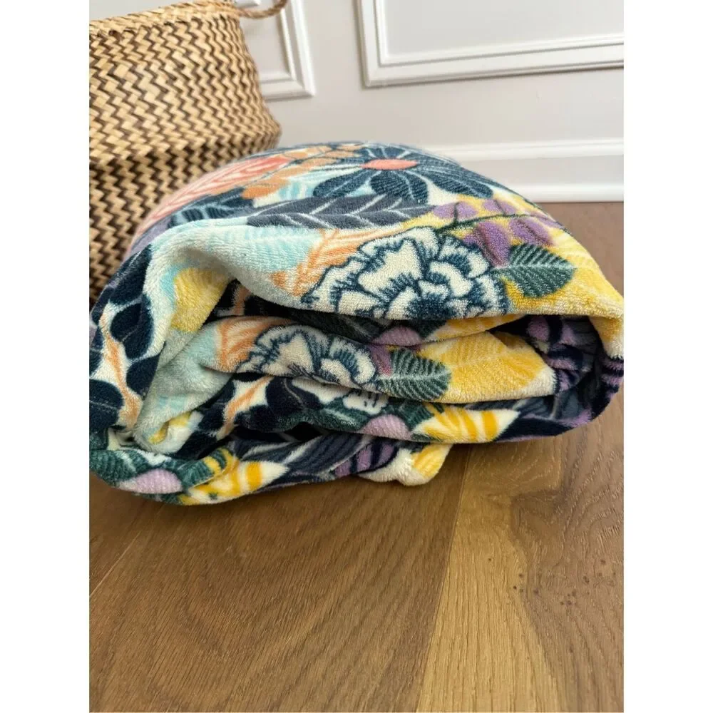 Vera Bradley Plush Throw Blanket Palm Floral Display Only